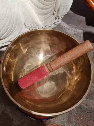 Trepinne til Syngebolle Stor med Rødt Skinn