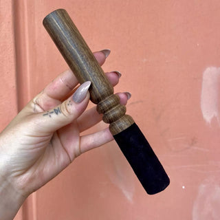 Trepinne til Syngebolle Medium med Svart Skinn