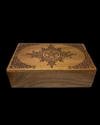 Pentagram treboks i akasie